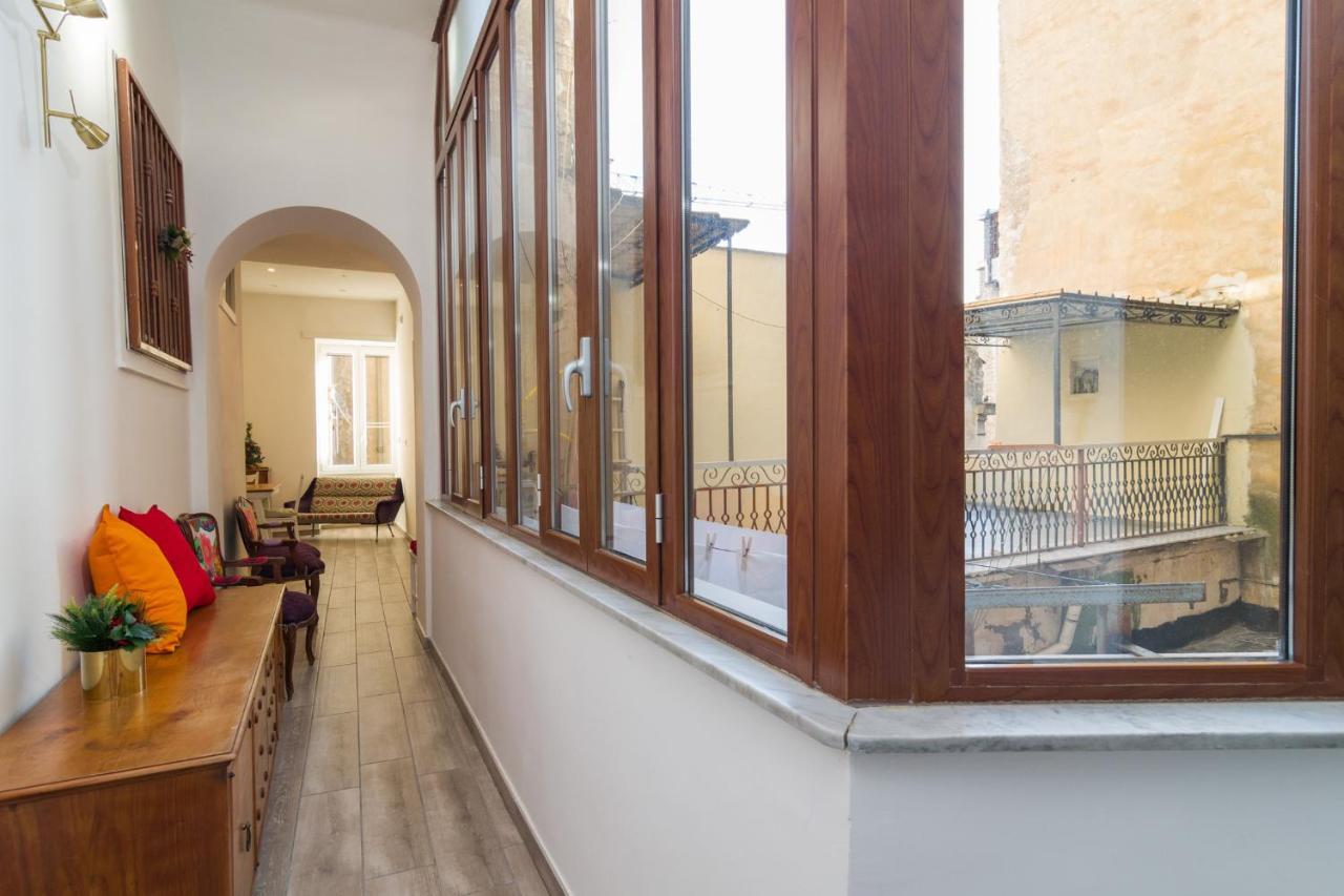 Giu Al Centro Bed & Breakfast Napoli Dış mekan fotoğraf