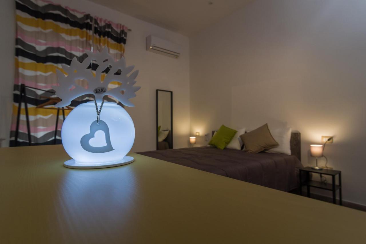 Giu Al Centro Bed & Breakfast Napoli Dış mekan fotoğraf