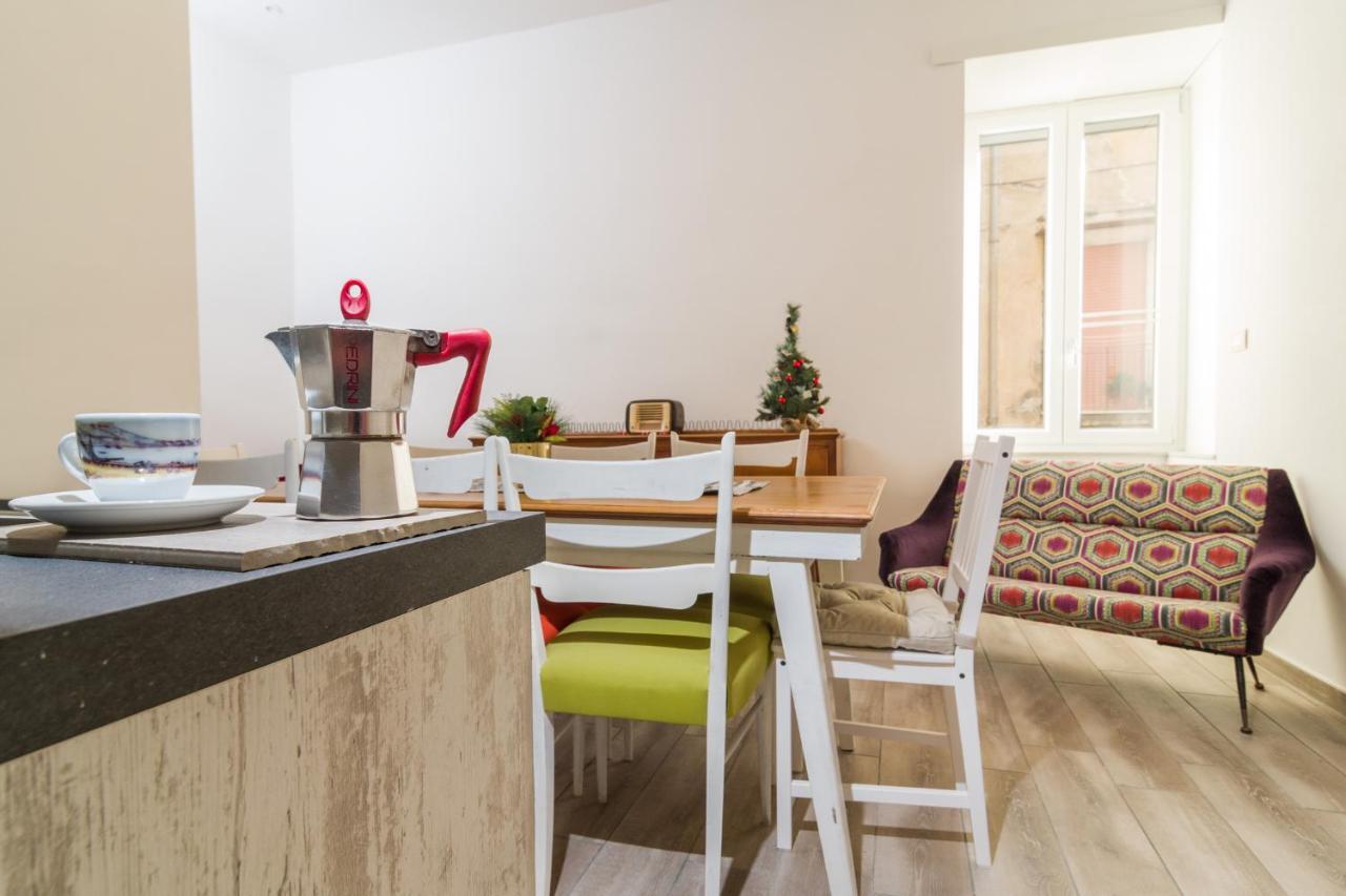 Giu Al Centro Bed & Breakfast Napoli Dış mekan fotoğraf